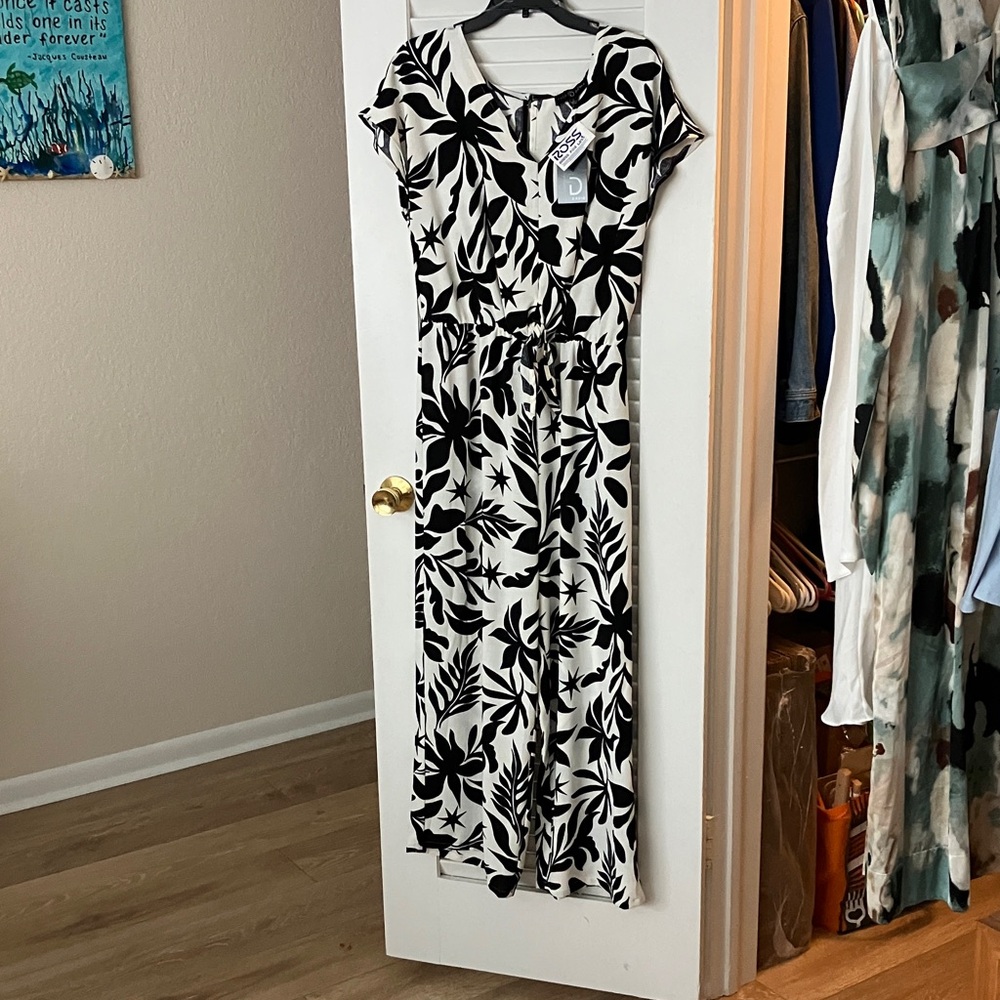 Black and White Floral pantsuit
